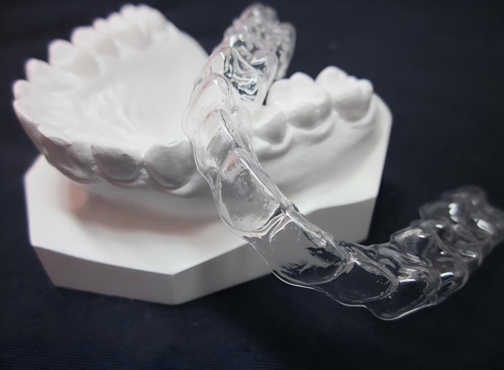 What Is a Clear Retainer? – Function, Materials & Clinical Uses